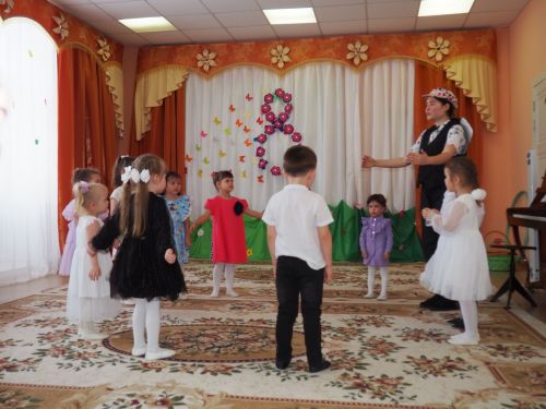 В дошкольных образовательных учреждениях продолжаются утренники, посвященные 8 Марта