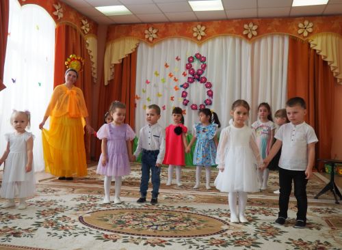 В дошкольных образовательных учреждениях продолжаются утренники, посвященные 8 Марта