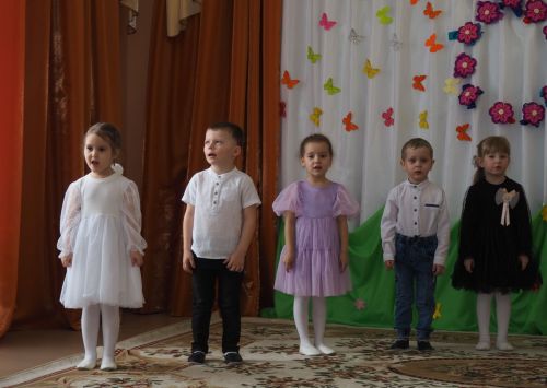 В дошкольных образовательных учреждениях продолжаются утренники, посвященные 8 Марта