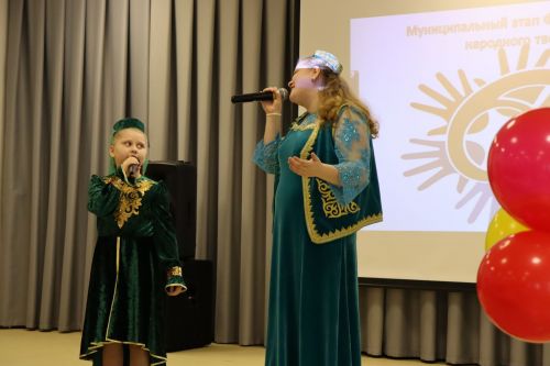 В Нурлате проходит фестиваль детского народного творчества «Без бергэ»