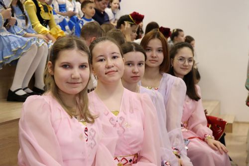 В Нурлате проходит фестиваль детского народного творчества «Без бергэ»
