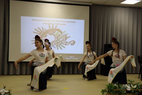 В Нурлате проходит фестиваль детского народного творчества «Без бергэ»