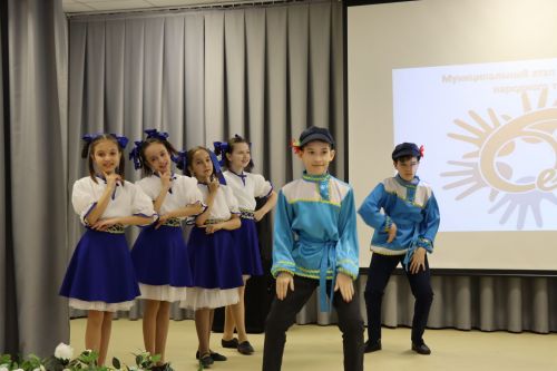 В Нурлате проходит фестиваль детского народного творчества «Без бергэ»