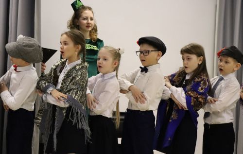 В Нурлате проходит фестиваль детского народного творчества «Без бергэ»