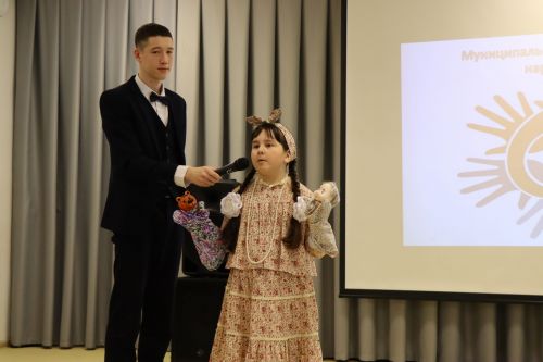 В Нурлате проходит фестиваль детского народного творчества «Без бергэ»