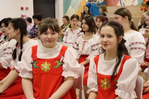 В Нурлате проходит фестиваль детского народного творчества «Без бергэ»