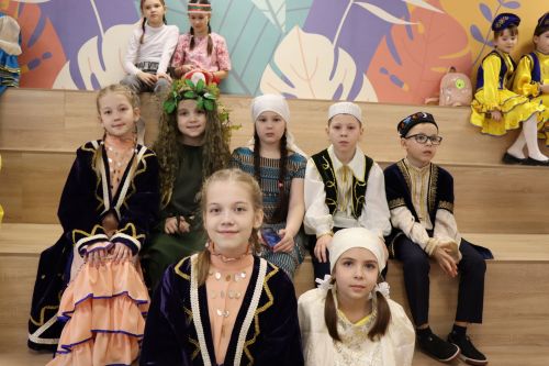 В Нурлате проходит фестиваль детского народного творчества «Без бергэ»