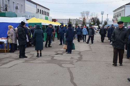 На первой весенней ярмарке в Нурлате сельхозпродукцию реализовали с 45 торговых точек