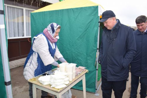 На первой весенней ярмарке в Нурлате сельхозпродукцию реализовали с 45 торговых точек