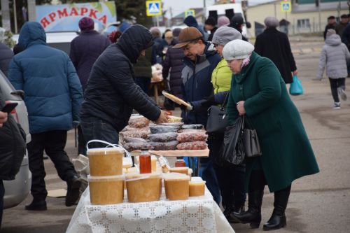 На первой весенней ярмарке в Нурлате сельхозпродукцию реализовали с 45 торговых точек