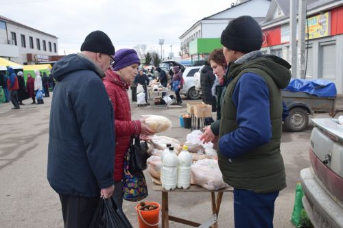 На первой весенней ярмарке в Нурлате сельхозпродукцию реализовали с 45 торговых точек