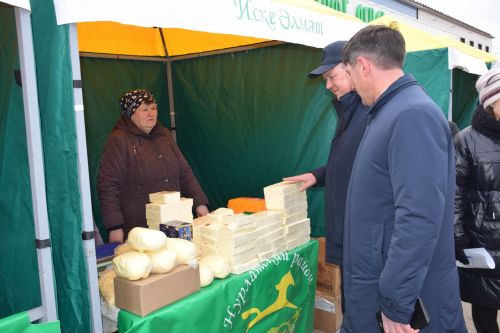 На первой весенней ярмарке в Нурлате сельхозпродукцию реализовали с 45 торговых точек