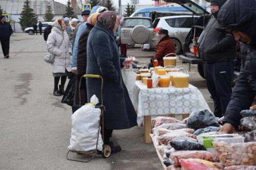 На первой весенней ярмарке в Нурлате сельхозпродукцию реализовали с 45 торговых точек