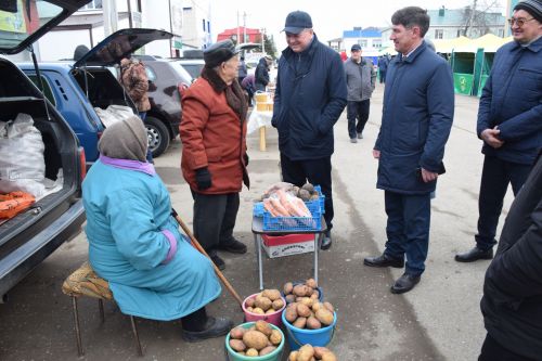 На первой весенней ярмарке в Нурлате сельхозпродукцию реализовали с 45 торговых точек