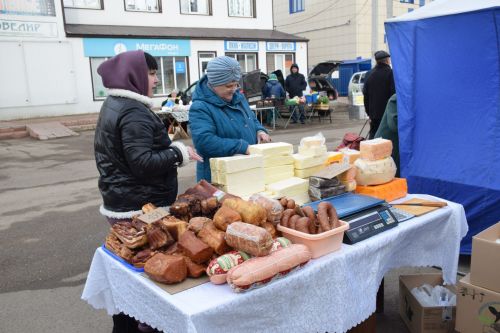На первой весенней ярмарке в Нурлате сельхозпродукцию реализовали с 45 торговых точек
