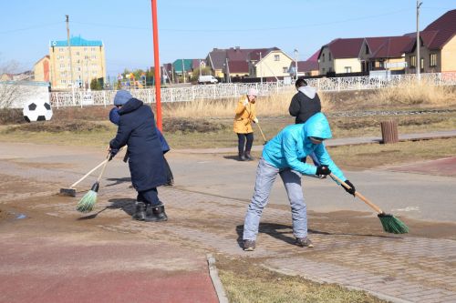 В Нурлате прошел первый субботник
