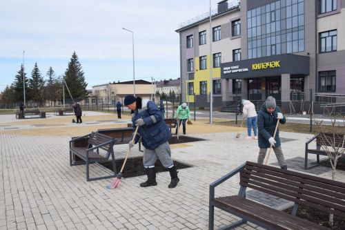 В Нурлате прошел первый субботник