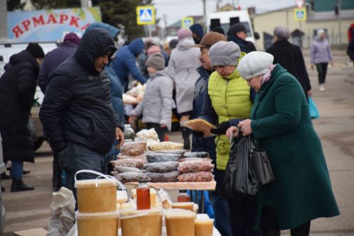 На первой весенней ярмарке в Нурлате сельхозпродукцию реализовали с 45 торговых точек