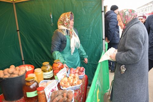 На первой весенней ярмарке в Нурлате сельхозпродукцию реализовали с 45 торговых точек