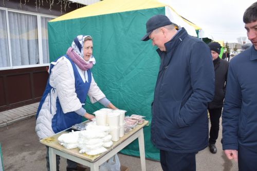 На первой весенней ярмарке в Нурлате сельхозпродукцию реализовали с 45 торговых точек