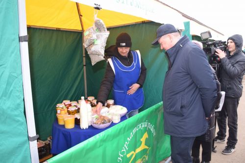 На первой весенней ярмарке в Нурлате сельхозпродукцию реализовали с 45 торговых точек