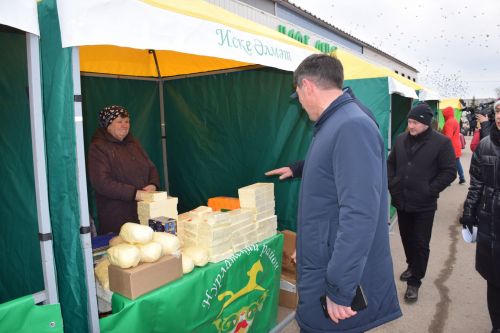 На первой весенней ярмарке в Нурлате сельхозпродукцию реализовали с 45 торговых точек