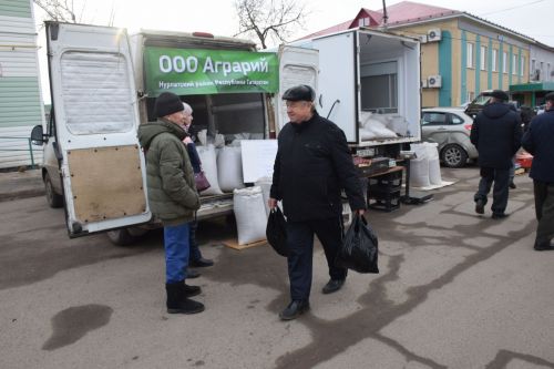 На первой весенней ярмарке в Нурлате сельхозпродукцию реализовали с 45 торговых точек