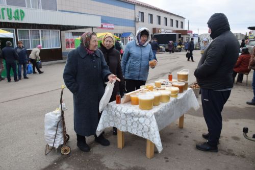 На первой весенней ярмарке в Нурлате сельхозпродукцию реализовали с 45 торговых точек
