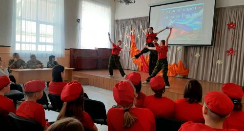 Нурлатские школьники встретились с прибывшими в отпуск участниками СВО