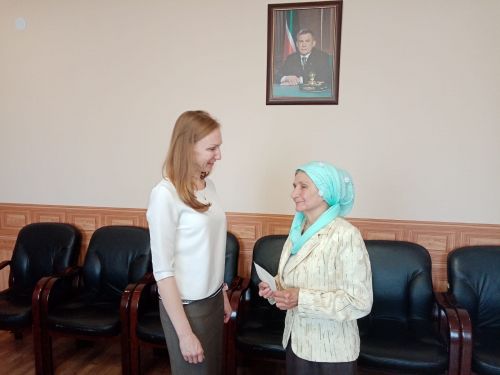 Руководитель исполкома Нурлатского района подарила ветеранам труда подписку на «Дружбу»