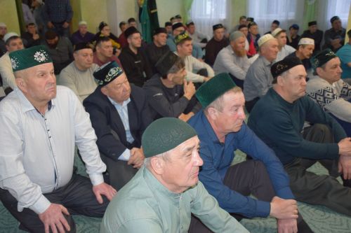 Во всех мечетях Нурлатского района прошли праздничные богослужения в честь Ураза-байрам