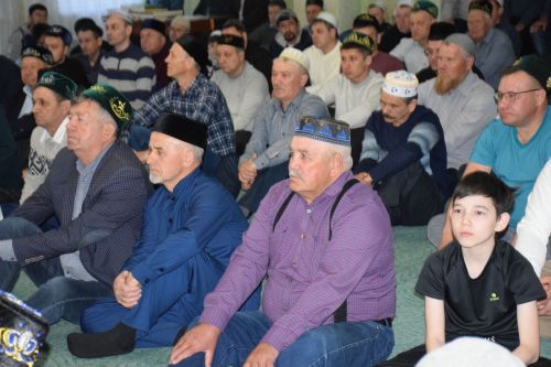 Во всех мечетях Нурлатского района прошли праздничные богослужения в честь Ураза-байрам