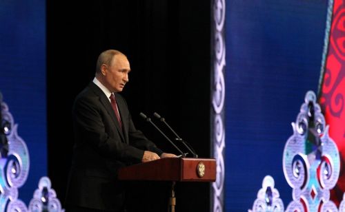 С праздником Ураза-байрам мусульман поздравил Владимир Путин
