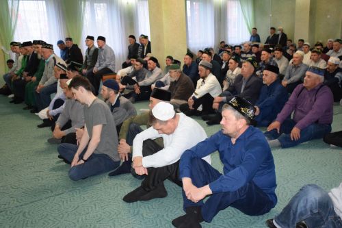 Во всех мечетях Нурлатского района прошли праздничные богослужения в честь Ураза-байрам