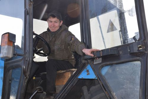 На поле вышли студенты Нурлатского аграрного техникума