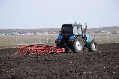 На поле вышли студенты Нурлатского аграрного техникума