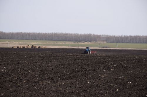 На поле вышли студенты Нурлатского аграрного техникума