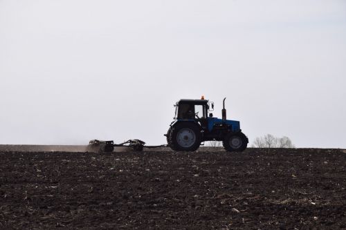 На поле вышли студенты Нурлатского аграрного техникума