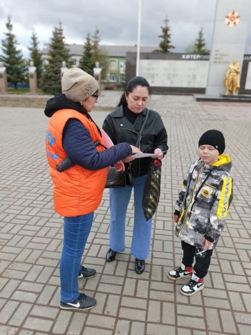 Волонтеры Нурлата помогают населению на Всероссийском голосовании за объекты благоустройства