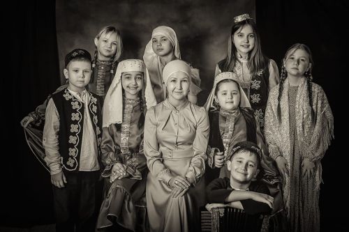 Юные нурлатцы приняли участие в фотосессии в стиле ретро