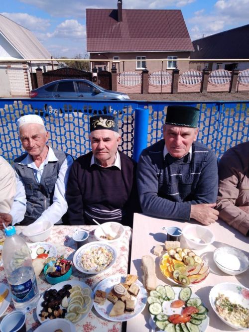 В Нижнем Нурлате для жителей микрорайона провели праздник по случаю Ураза-байрам