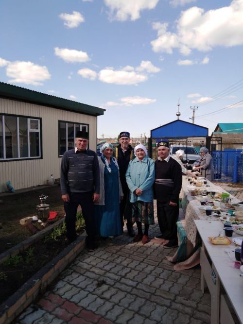 В Нижнем Нурлате для жителей микрорайона провели праздник по случаю Ураза-байрам