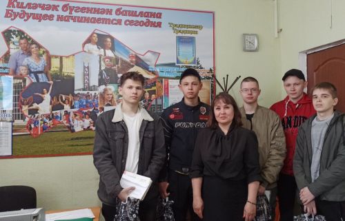 Нурлатским призывникам вручили подарочные наборы