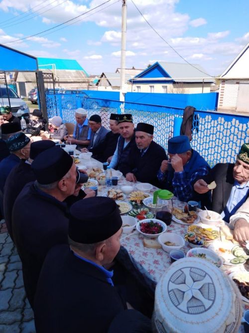 В Нижнем Нурлате для жителей микрорайона провели праздник по случаю Ураза-байрам