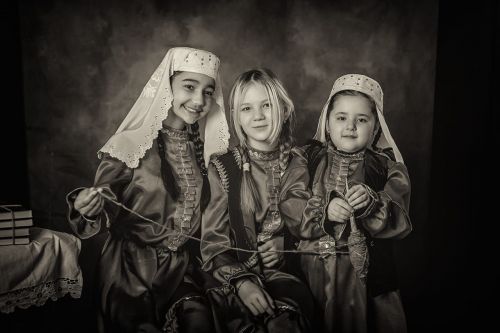 Юные нурлатцы приняли участие в фотосессии в стиле ретро