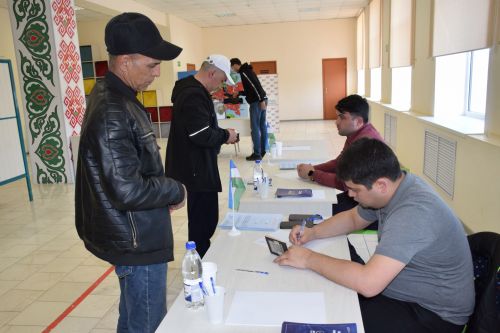 В Нурлате прошло досрочное голосование на референдуме по поправкам в Конституцию Узбекистана
