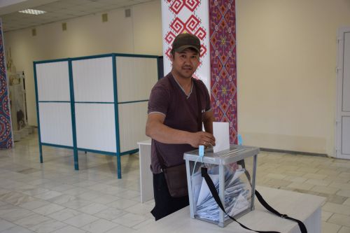 В Нурлате прошло досрочное голосование на референдуме по поправкам в Конституцию Узбекистана