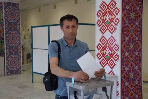 В Нурлате прошло досрочное голосование на референдуме по поправкам в Конституцию Узбекистана