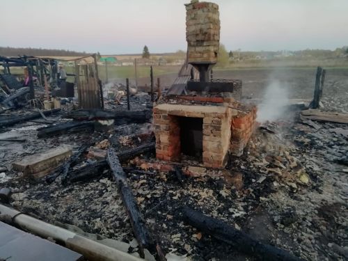 Дома сгорели из-за детской шалости