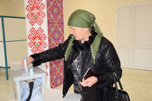 В Нурлате прошло досрочное голосование на референдуме по поправкам в Конституцию Узбекистана